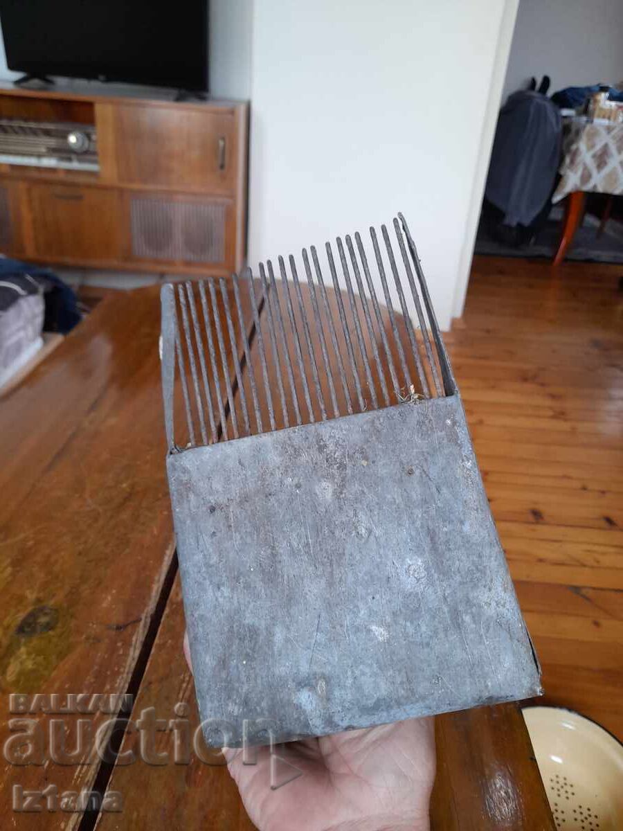 Antique blueberry picker - 5