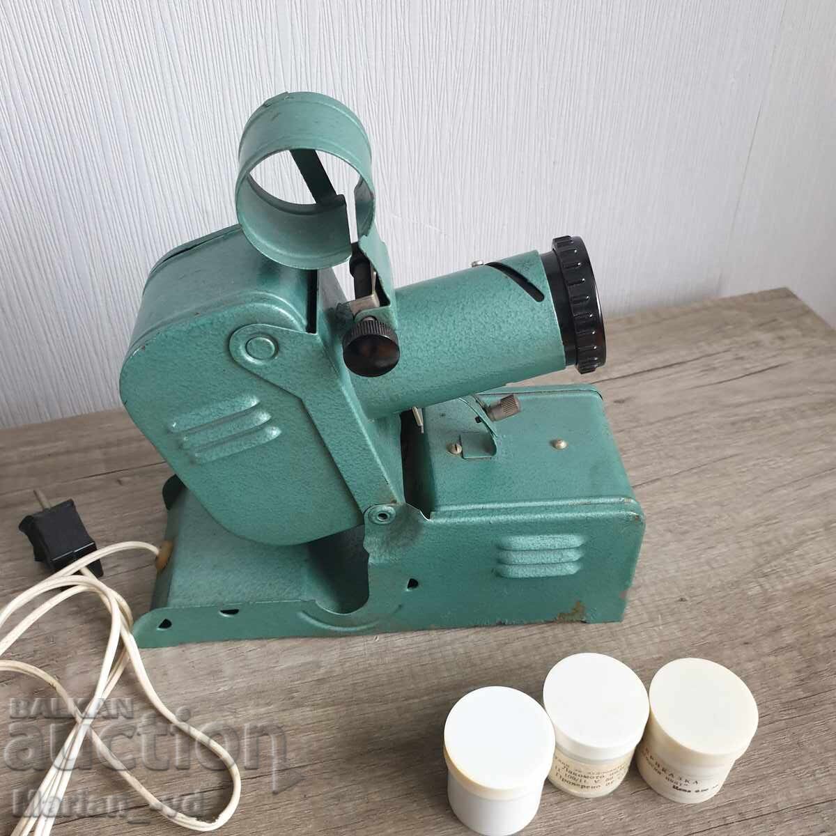 Προβολέας με 3 ταινίες με τιμή 60.00 BGN | € 30.68