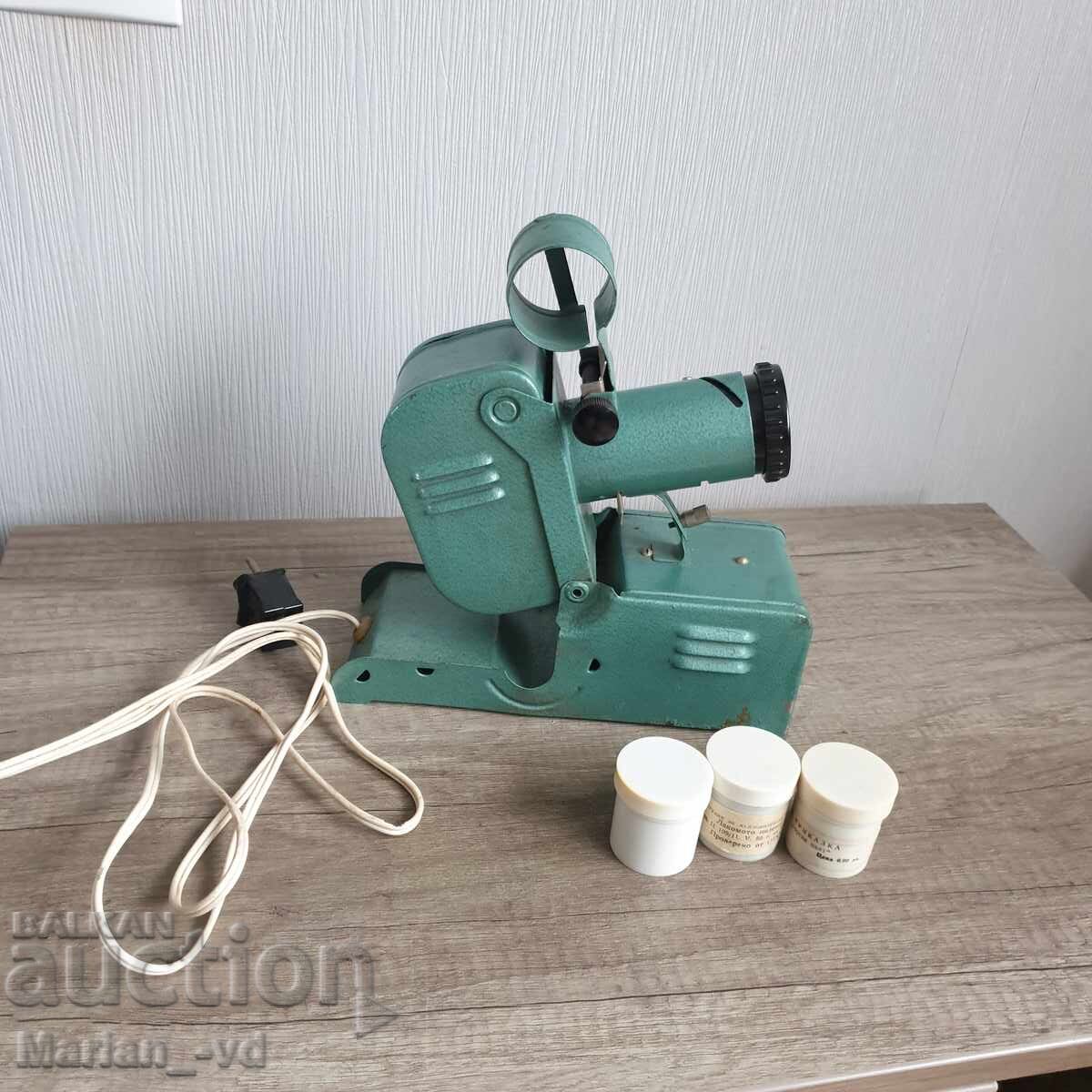 Προβολέας με 3 ταινίες