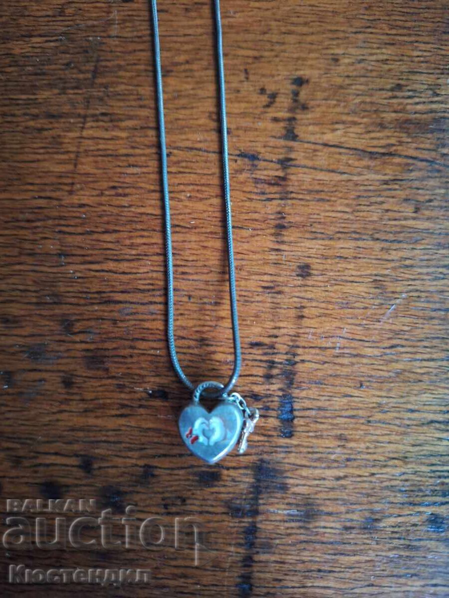 Delivery of Silver chain with pendant Delivery of Silver chain with pendant