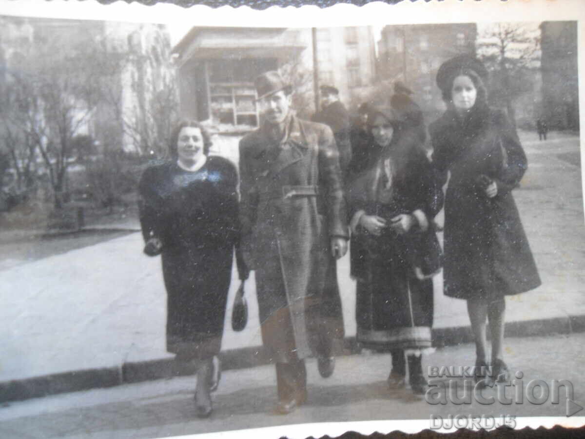 Παλιά φωτογραφία, 1943