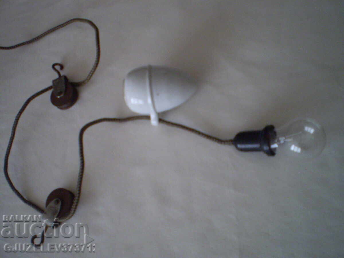 Delivery of Ceiling lamp, hanging porcelain from the 1920s Delivery of Ceiling lamp, hanging porcelain from the 1920s