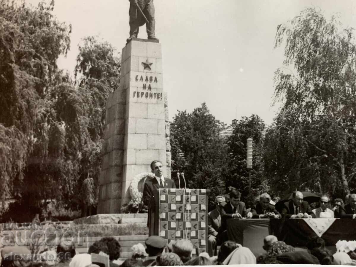 Vulcan Șopov, s. Crușuna, Monumentul antifasciștilor căzuți Vulcan Șopov, s. Crușuna, Monumentul antifasciștilor căzuți