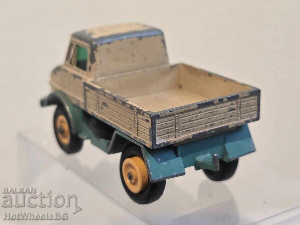 Delivery of Matchbox Lesney No. 49B Unimog 1967