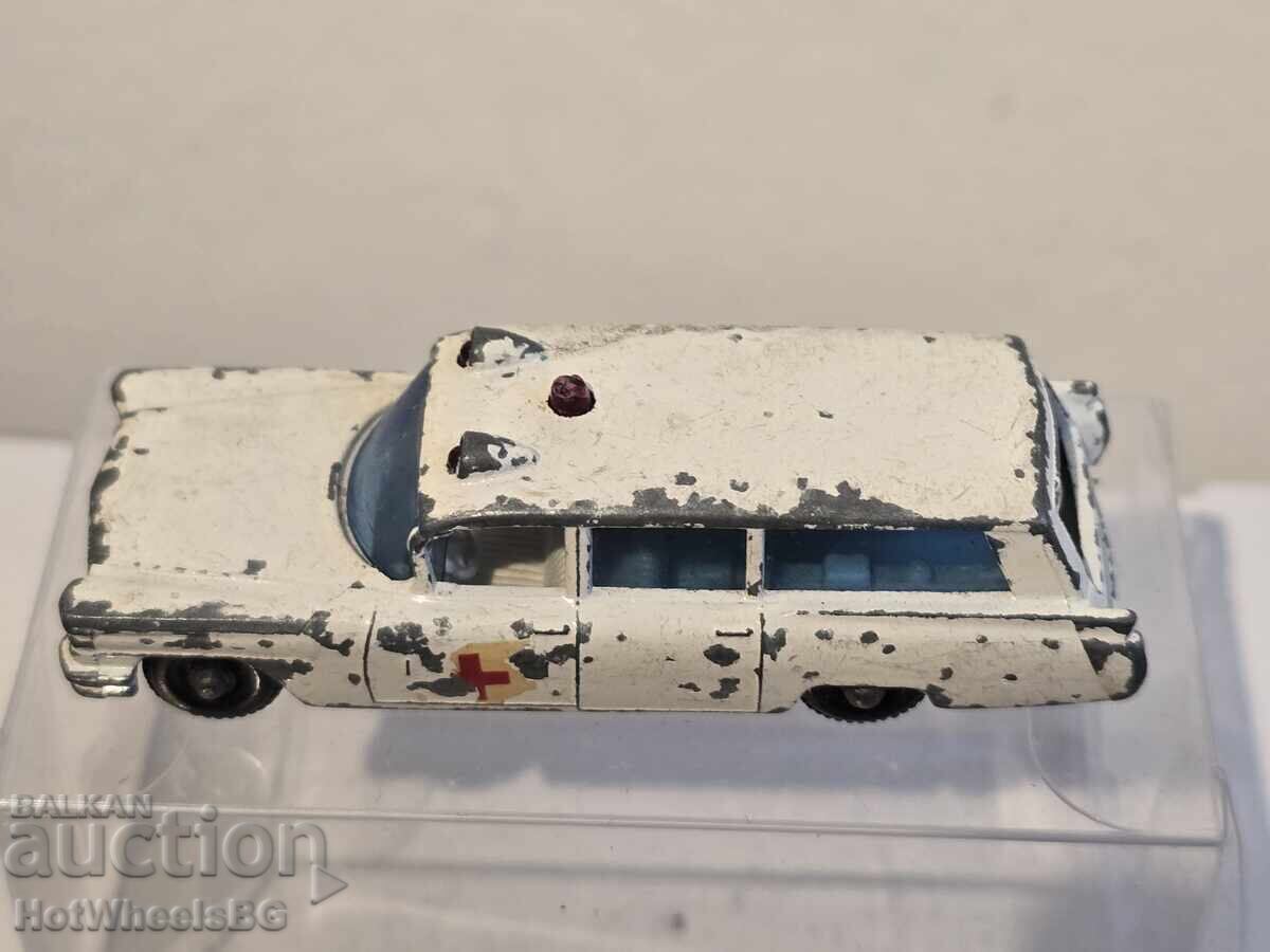 Matchbox Lesney No.54B Ασθενοφόρο Cadillac 1965 - 5