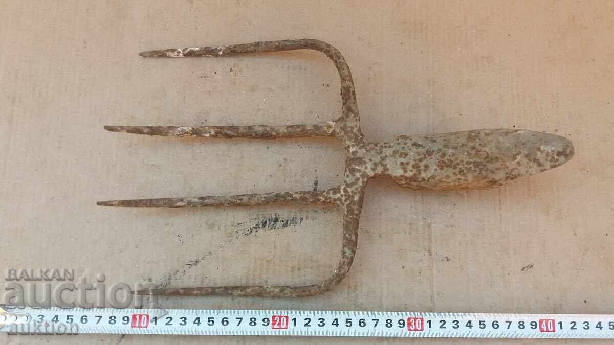 Auction SMALL SOLID VILLA - AGRICULTURAL LAND Auction SMALL SOLID VILLA - AGRICULTURAL LAND