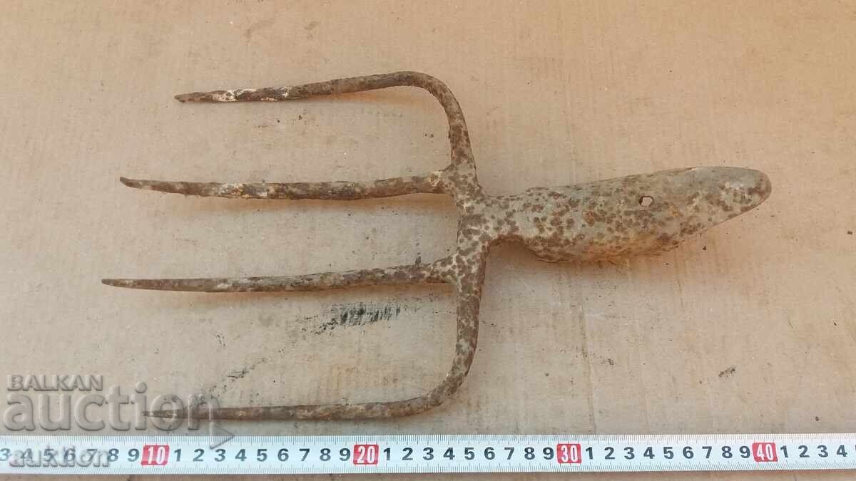 SMALL SOLID VILLA - AGRICULTURAL LAND SMALL SOLID VILLA - AGRICULTURAL LAND