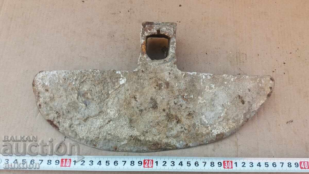 МАСИВНА МОТИКА