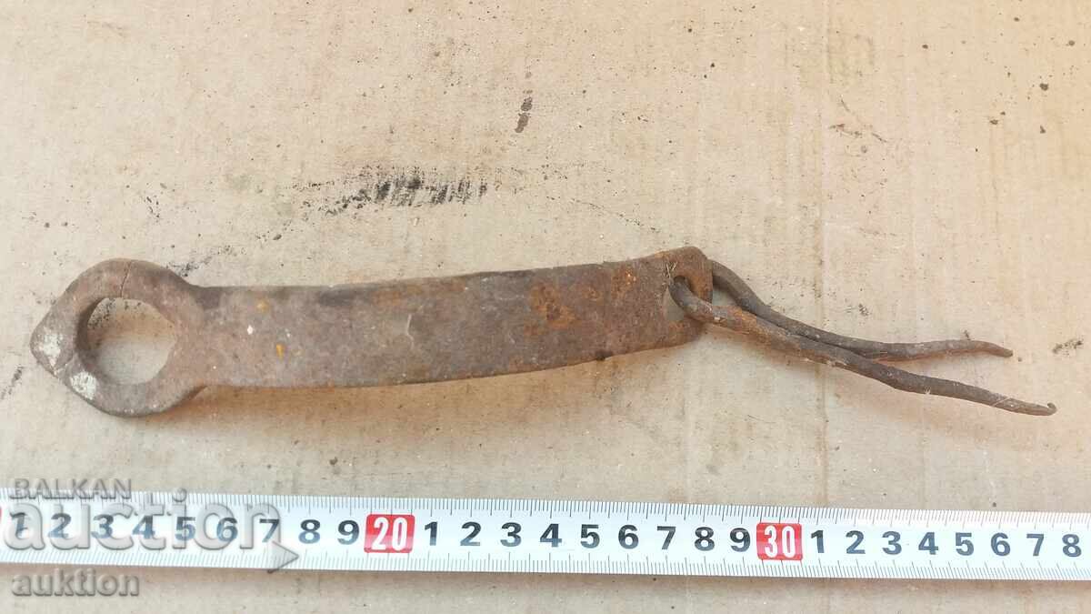 BACĂT PORȚI RENAȘTEREA FORJATĂ cu preț 4.99 BGN | € 2.55 BACĂT PORȚI RENAȘTEREA FORJATĂ cu preț 4.99 BGN | € 2.55