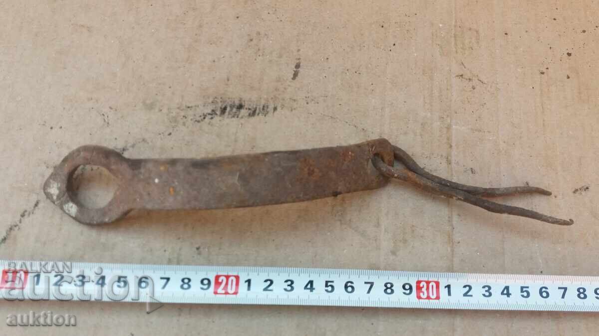 BACĂT PORȚI RENAȘTEREA FORJATĂ BACĂT PORȚI RENAȘTEREA FORJATĂ