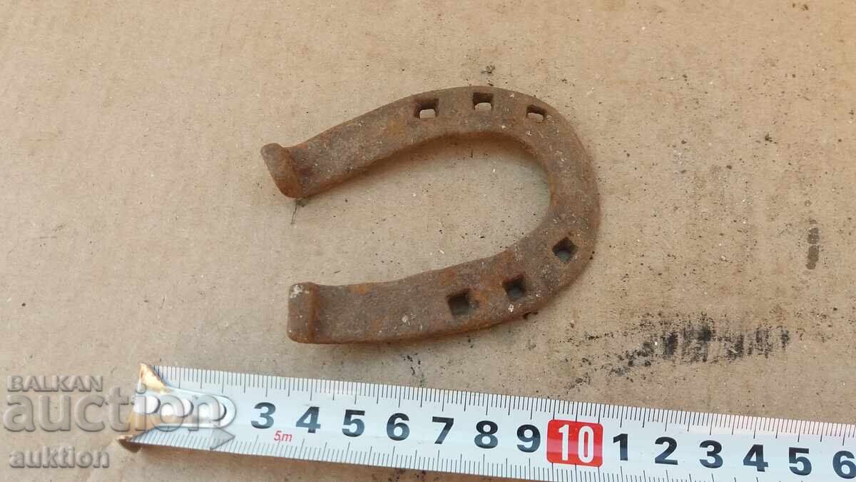 Auction  SOLID FORGED HORSESHOE