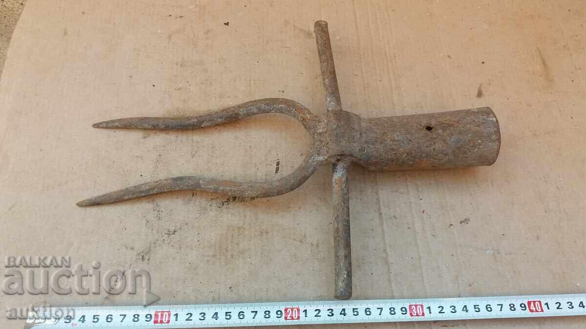 СТАРА ВИЛА ЗА ВАДЕНЕ НА ЦВЕКЛО с цена 9.99 лв. | € 5.11 СТАРА ВИЛА ЗА ВАДЕНЕ НА ЦВЕКЛО с цена 9.99 лв. | € 5.11