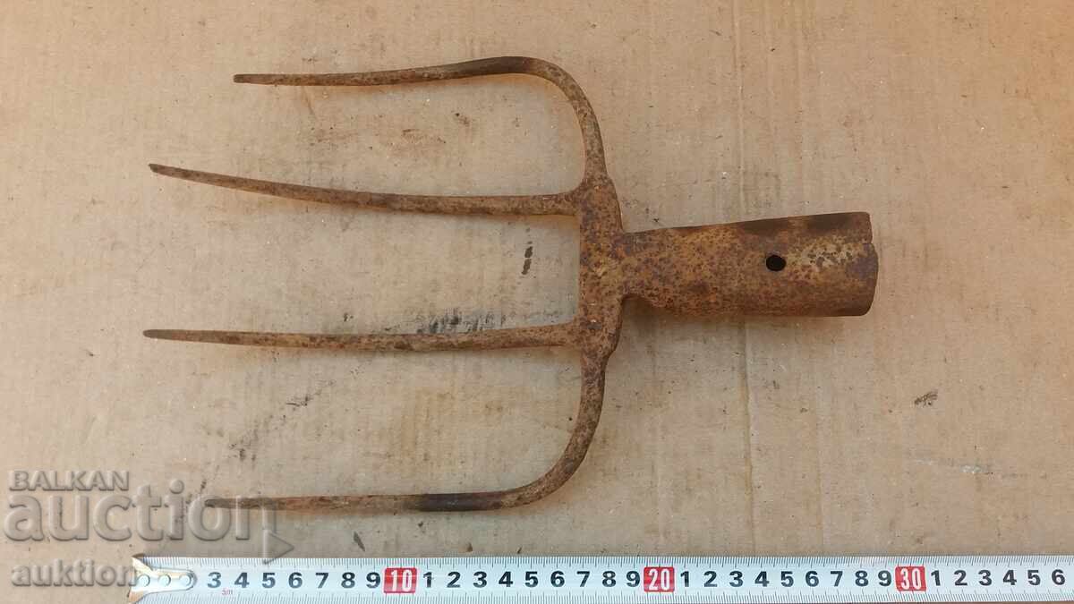 Δημοπρασία ΜΙΚΡΗ ΜΟΝΩΜΕΝΗ ΒΙΛΑ - ΑΓΡΟΤΙΚΟ ΕΡΓΑΛΕΙΟ