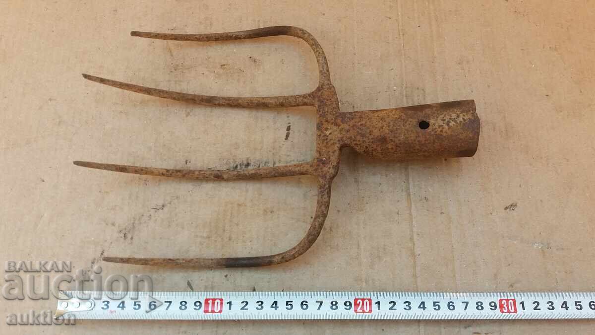 ΜΙΚΡΗ ΜΟΝΩΜΕΝΗ ΒΙΛΑ - ΑΓΡΟΤΙΚΟ ΕΡΓΑΛΕΙΟ