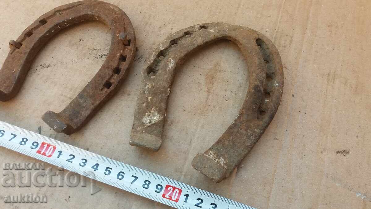 Auction LOT OF 2 FORGED HORSESHOES Auction LOT OF 2 FORGED HORSESHOES