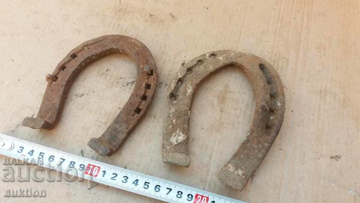 LOT OF 2 FORGED HORSESHOES - 5 LOT OF 2 FORGED HORSESHOES - 5