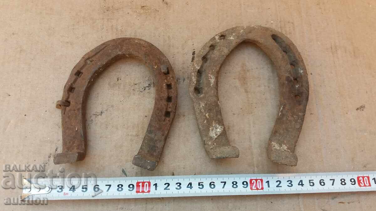 LOT OF 2 FORGED HORSESHOES LOT OF 2 FORGED HORSESHOES