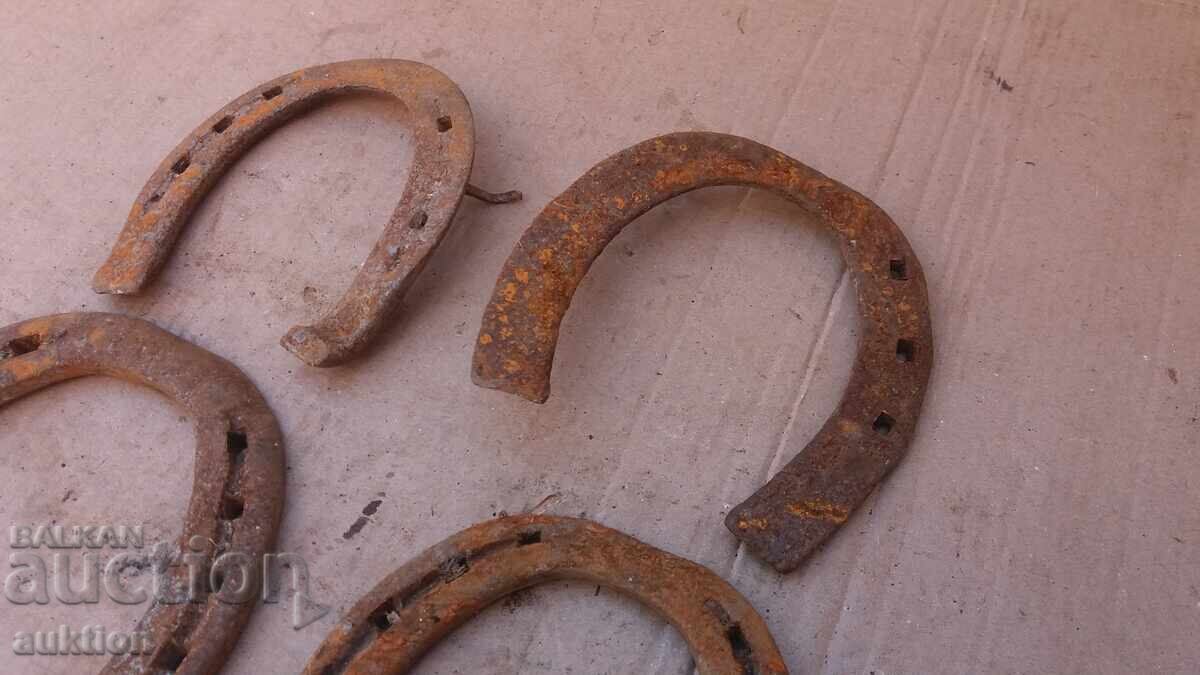 Delivery of LOT OF 4 HORSESHOES