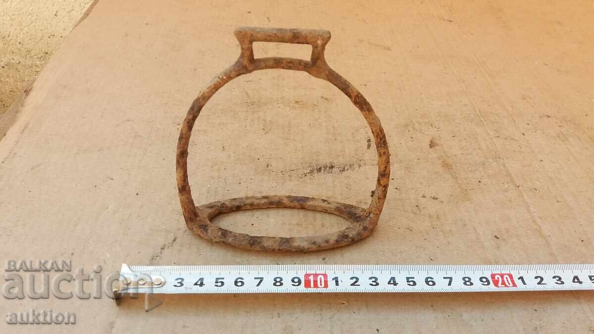 FÂȘI VECHE, SPUR cu preț 9.99 BGN | € 5.11