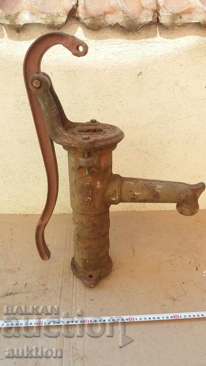 Доставка на МАСИВНА СОЦ. МЕТАЛНА ПОМПА ЗА ВОДА - РЪЧНА Доставка на МАСИВНА СОЦ. МЕТАЛНА ПОМПА ЗА ВОДА - РЪЧНА