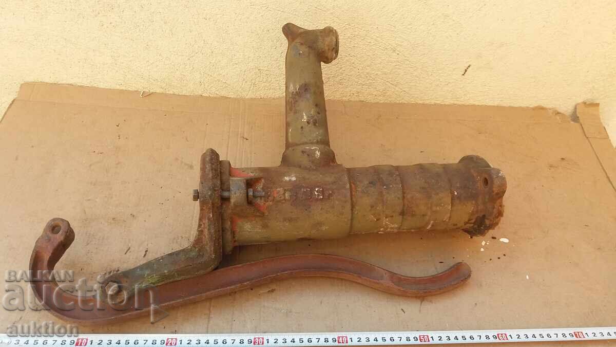 МАСИВНА СОЦ. МЕТАЛНА ПОМПА ЗА ВОДА - РЪЧНА - 7 МАСИВНА СОЦ. МЕТАЛНА ПОМПА ЗА ВОДА - РЪЧНА - 7