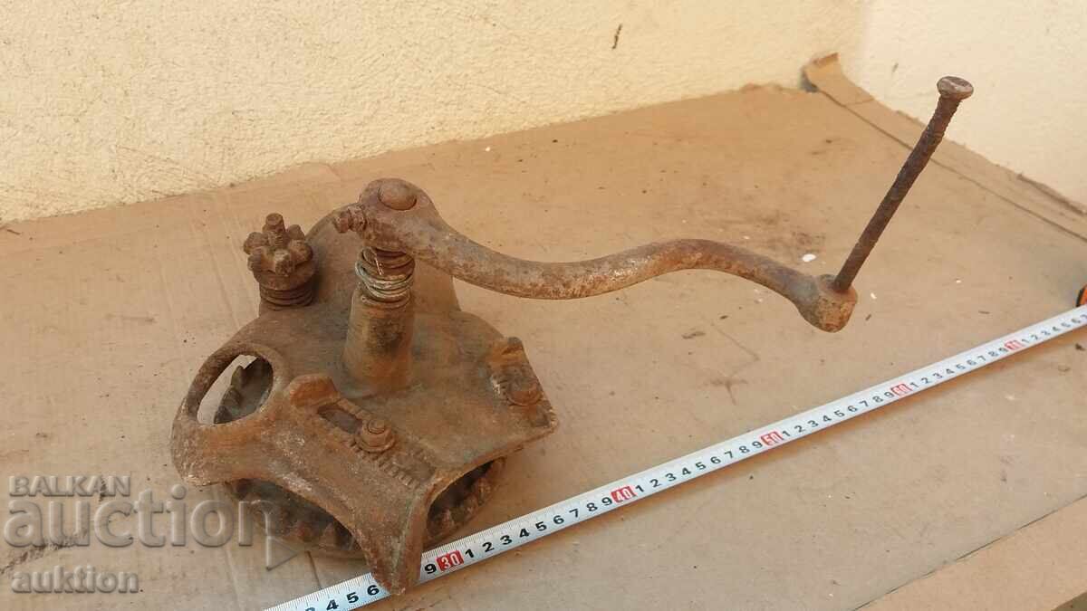 MAȘINĂ VECHE DE RONȚUIT PORUMB, FUNCȚIONALĂ - 5 MAȘINĂ VECHE DE RONȚUIT PORUMB, FUNCȚIONALĂ - 5