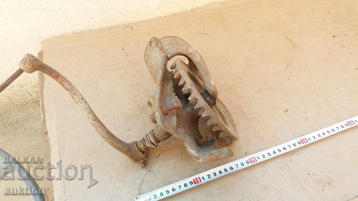 MAȘINĂ VECHE DE RONȚUIT PORUMB, FUNCȚIONALĂ - 6 MAȘINĂ VECHE DE RONȚUIT PORUMB, FUNCȚIONALĂ - 6