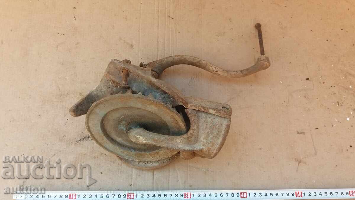 MAȘINĂ VECHE DE RONȚUIT PORUMB, FUNCȚIONALĂ - 7 MAȘINĂ VECHE DE RONȚUIT PORUMB, FUNCȚIONALĂ - 7