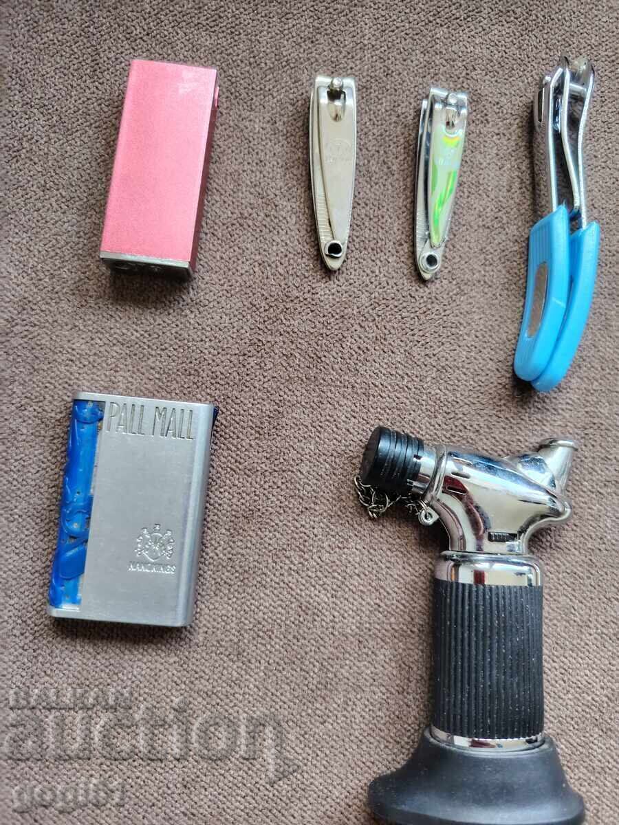 Lighters and nail clippers, lot 1 with price 7.00 €