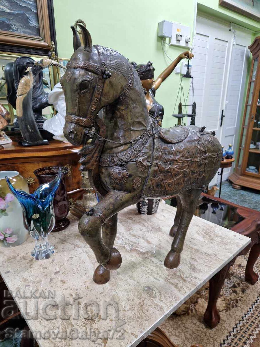 Licitație Figură unică, imensă, din lemn, cu aplicații din alamă