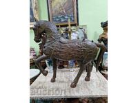 Figură unică, imensă, din lemn, cu aplicații din alamă