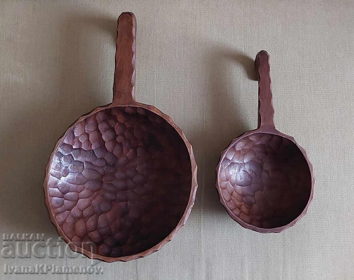 Wood carvings for connoisseurs, two pieces