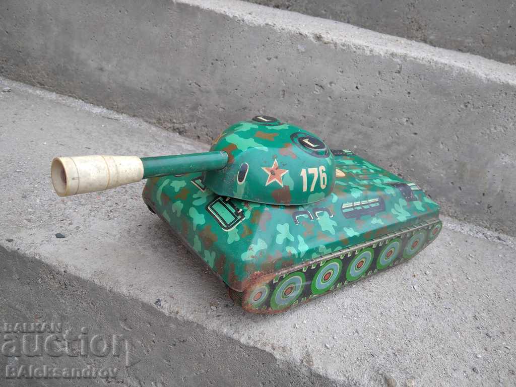 Old tin electric toy with price 22.00 BGN | € 11.25