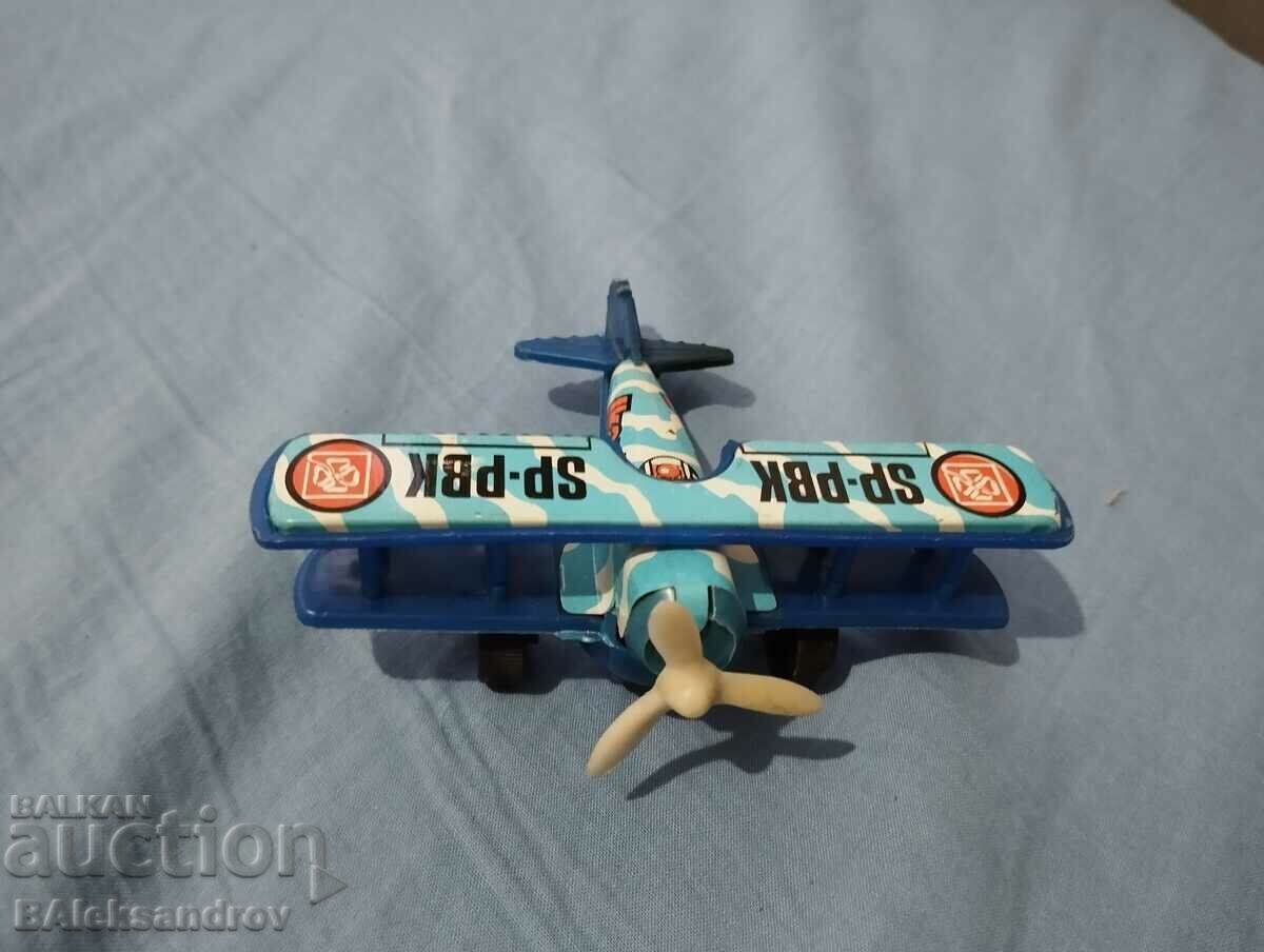 Старо ламаринено самолетче бг. соц с цена 9.00 лв. | € 4.60