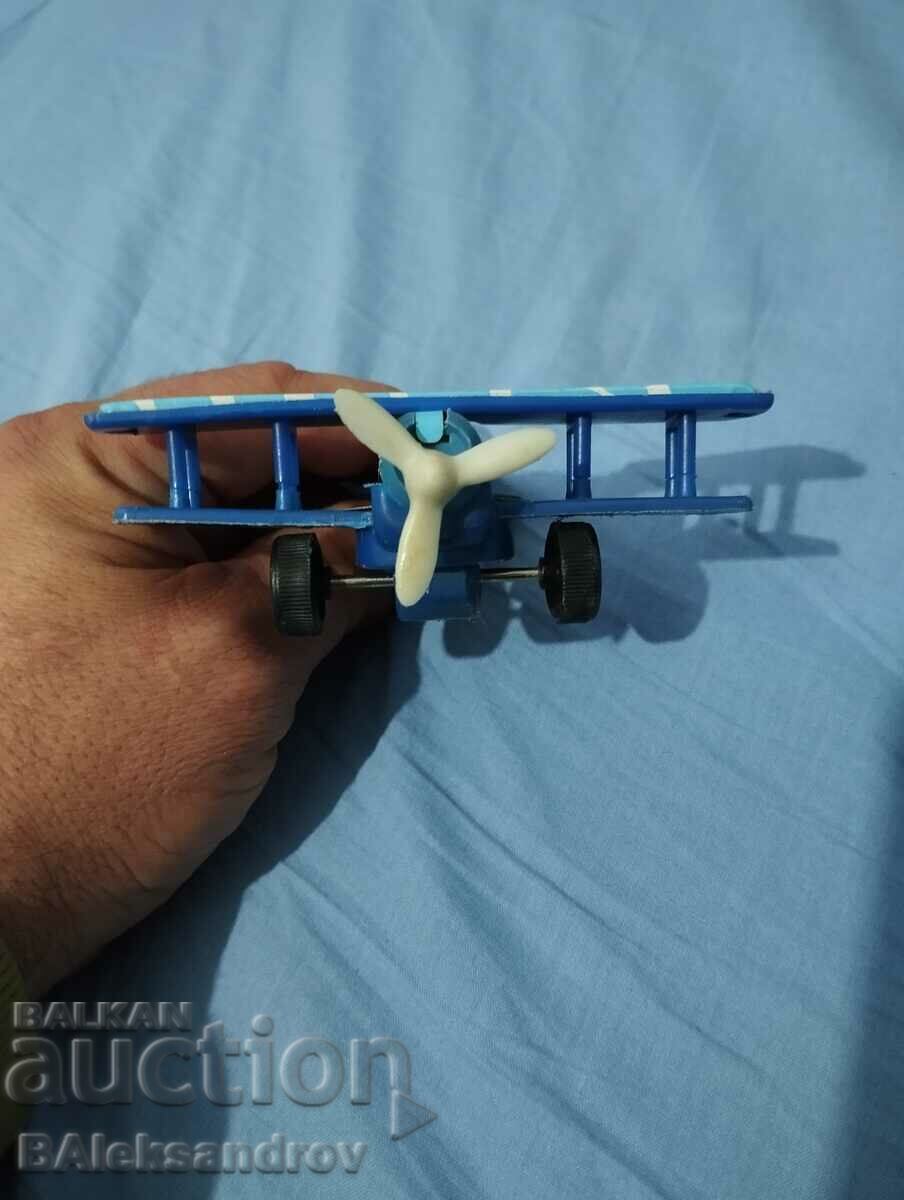 Старо ламаринено самолетче бг. соц - 6