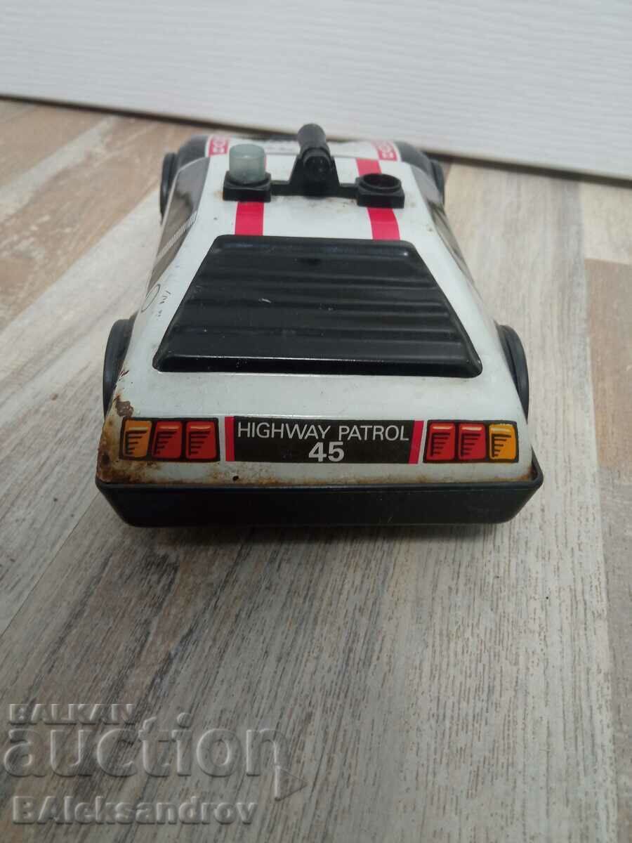 Παράδοση Ένα παλιό τσίγκινο καρότσι