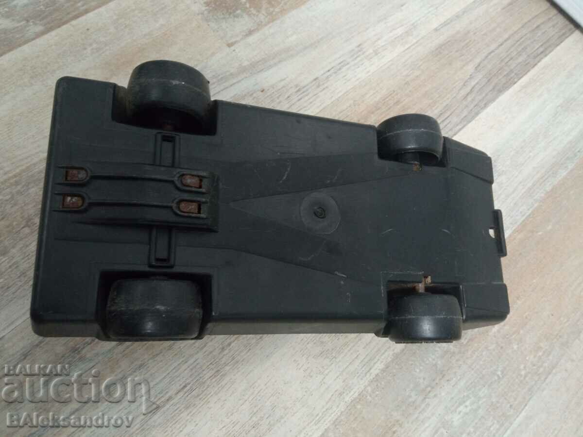 Un cărucior vechi de tablă - 6