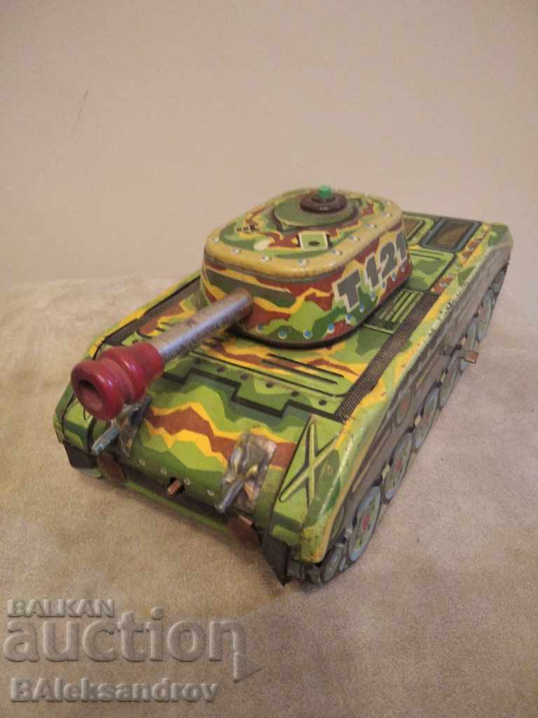 Jucărie mecanică veche din tablă cu preț 32.00 BGN | € 16.36 Jucărie mecanică veche din tablă cu preț 32.00 BGN | € 16.36