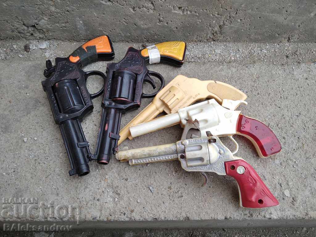 Lot of pistols from the sauce