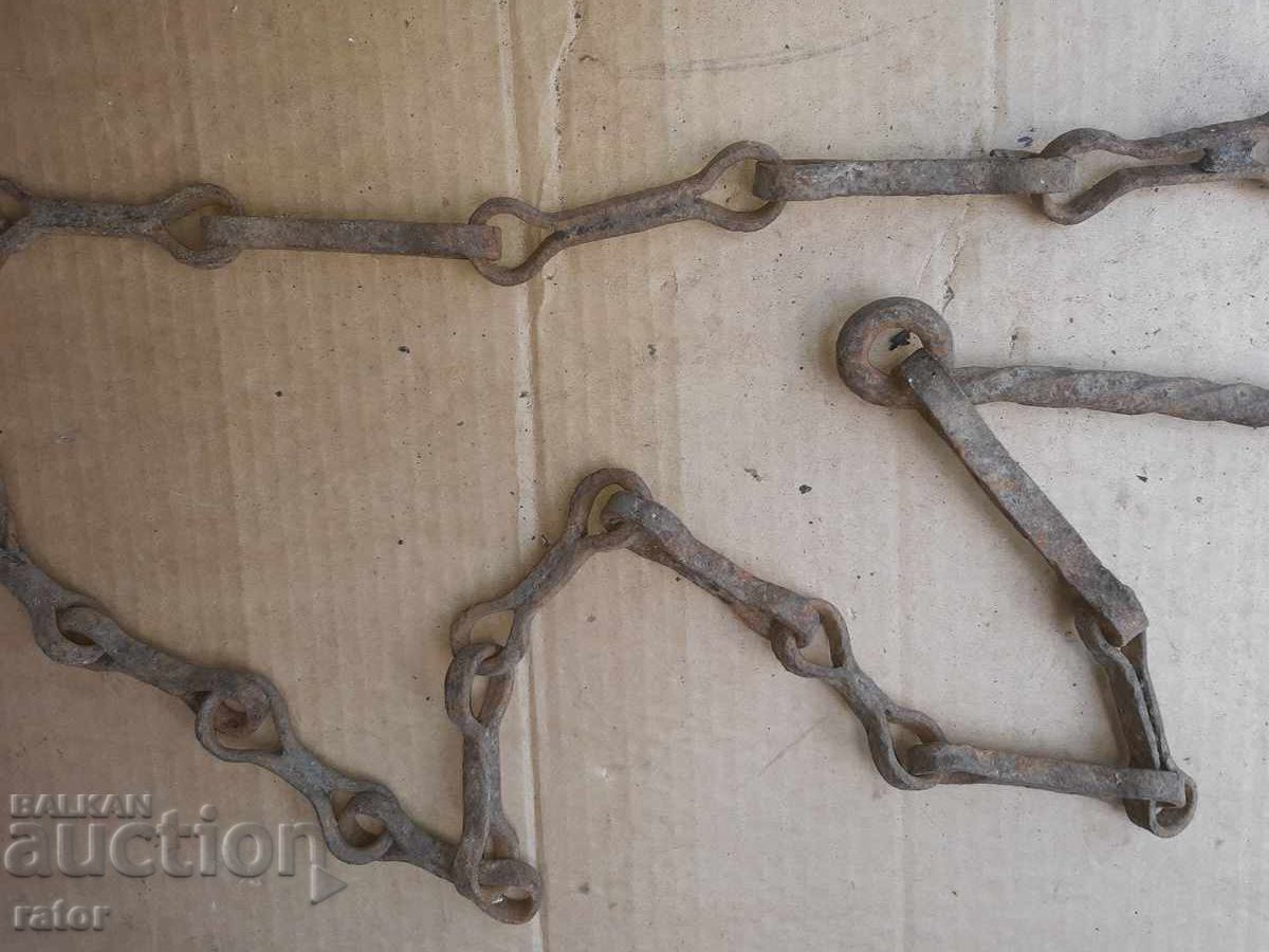 Auction Old wrought iron fireplace chain, sturdy Auction Old wrought iron fireplace chain, sturdy