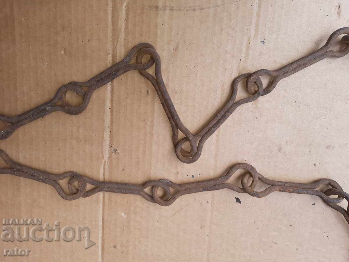 Auction Old wrought iron fireplace chain, sturdy Auction Old wrought iron fireplace chain, sturdy