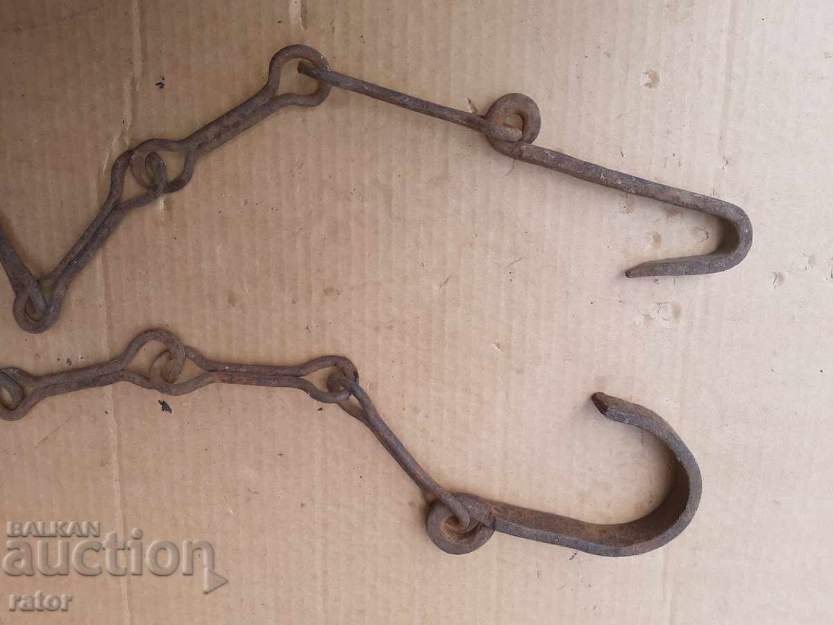 Delivery of Old wrought iron fireplace chain, sturdy Delivery of Old wrought iron fireplace chain, sturdy