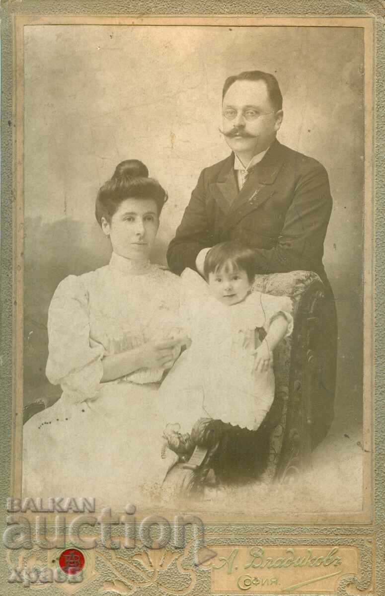 OLD PHOTOGRAPH - CARDBOARD - A.VLADIKOV - SOFIA - 0729 OLD PHOTOGRAPH - CARDBOARD - A.VLADIKOV - SOFIA - 0729