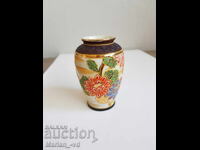 Vază din porțelan japonez pictată manual