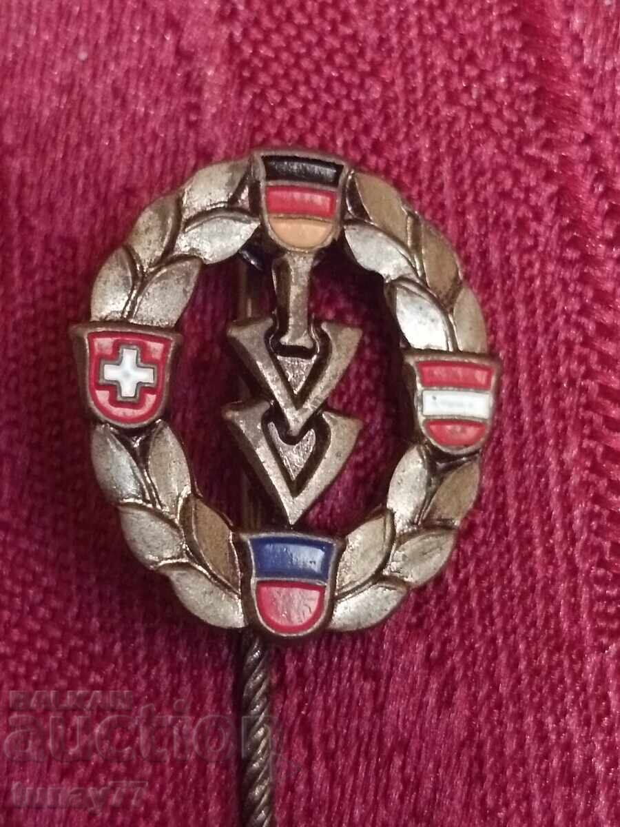 Αντίκα γερμανική τουριστική καρφίτσα πέτου IVV 4 ασπίδες, λογότυπο με τιμή 20.00 BGN | € 10.23