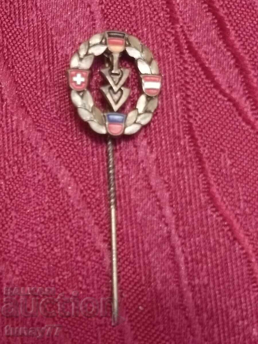 Αντίκα γερμανική τουριστική καρφίτσα πέτου IVV 4 ασπίδες, λογότυπο