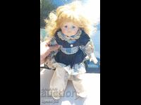 PĂPUȘĂ DE PORȚELAN