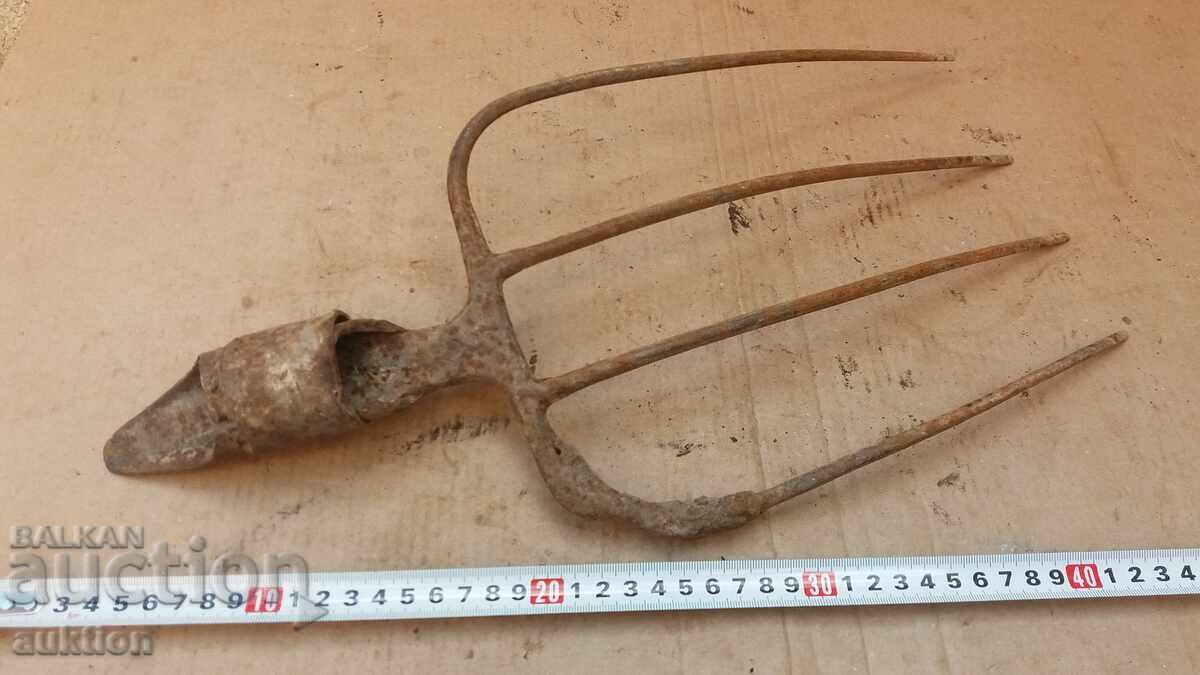 OLD MASSIVE SOCIALIST VILLA - 5