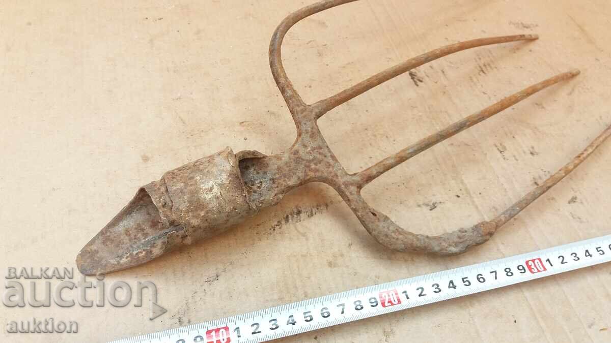 OLD MASSIVE SOCIALIST VILLA - 6