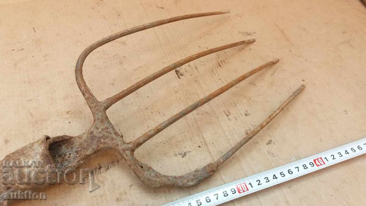 OLD MASSIVE SOCIALIST VILLA - 7